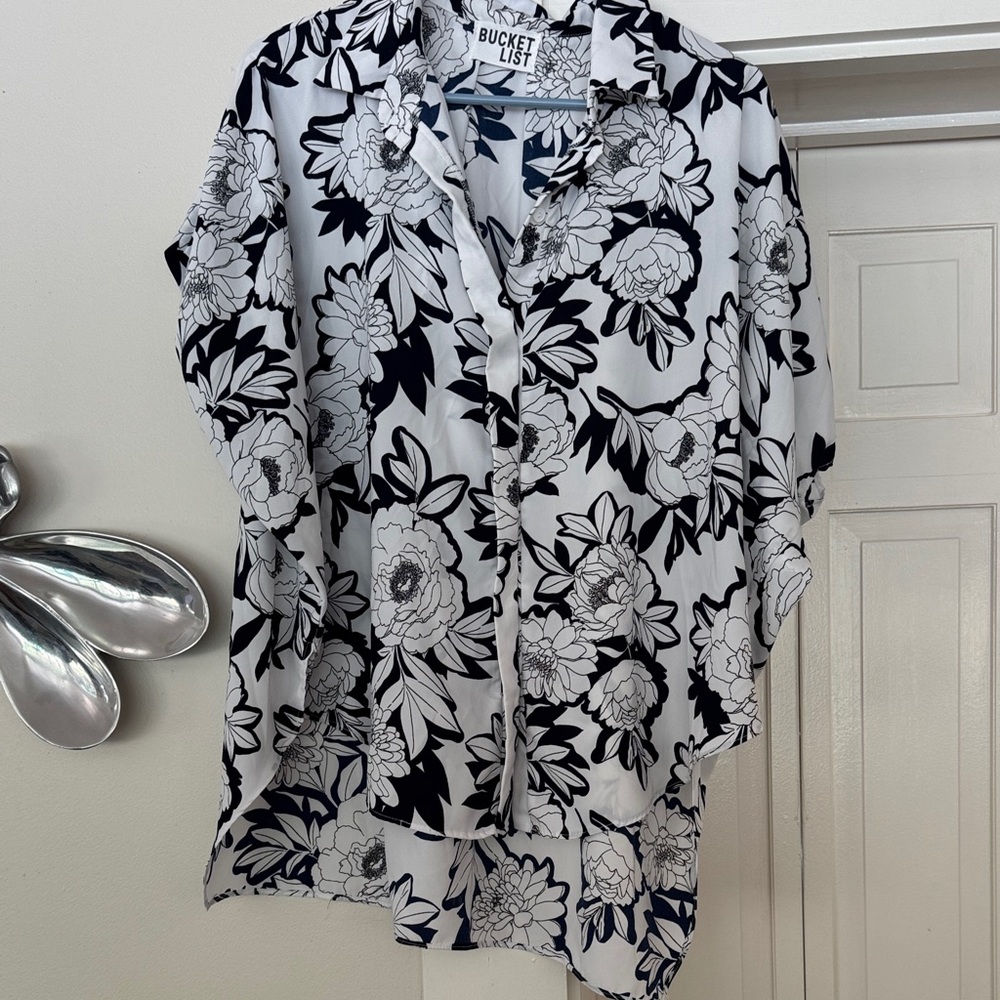 BUCKETLIST women’s  White tunic with navy  Floral Print